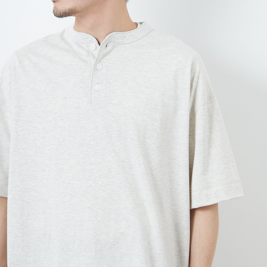 Health knit [ヘルスニット] 別注 ビッグシルエット ヘンリーネックTシャツ [HR25S-M121-JF] OATMEAL &&モデル身長：168cm 着用サイズ：M&&