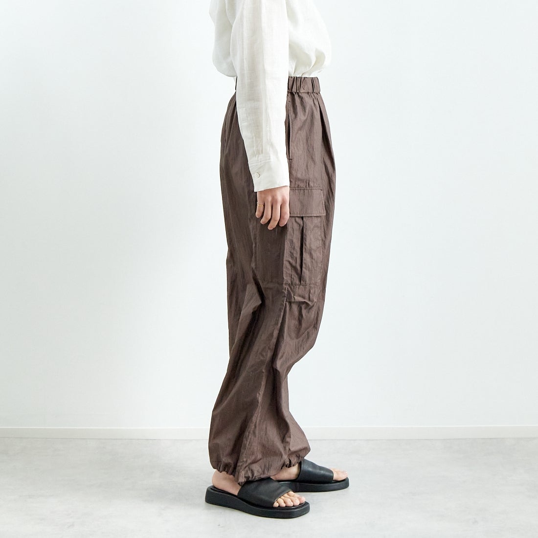 Jeans Factory Clothes [ジーンズファクトリークローズ] ダイヤモンドワッシャーパラシュートパンツ [21254060] 037 ﾌﾞﾗｳﾝ &&モデル身長：160cm 着用サイズ：F&&