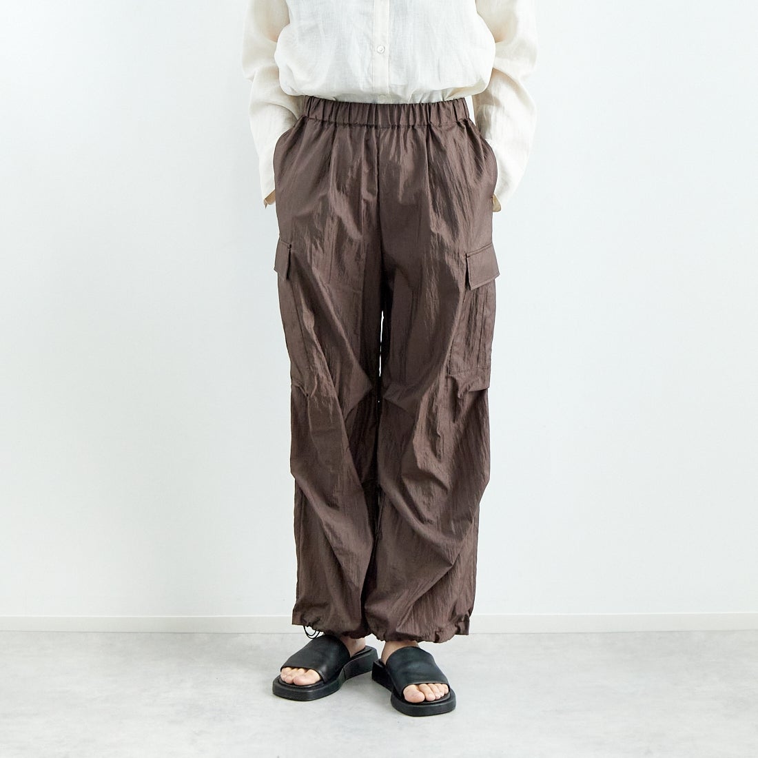 Jeans Factory Clothes [ジーンズファクトリークローズ] ダイヤモンドワッシャーパラシュートパンツ [21254060] 037 ﾌﾞﾗｳﾝ &&モデル身長：160cm 着用サイズ：F&&