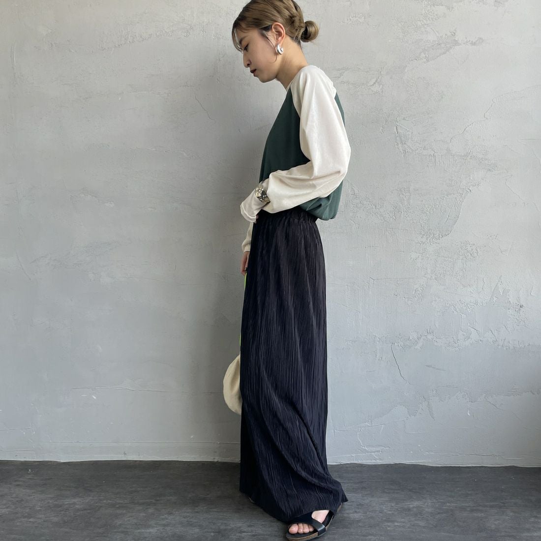 SCREEN STARS [スクリーンスターズ] 別注 配色ラグラン シアーロングスリーブTシャツ [2521-234INL-JF] GRN/OFF &&モデル身長：150cm 着用サイズ：F&&