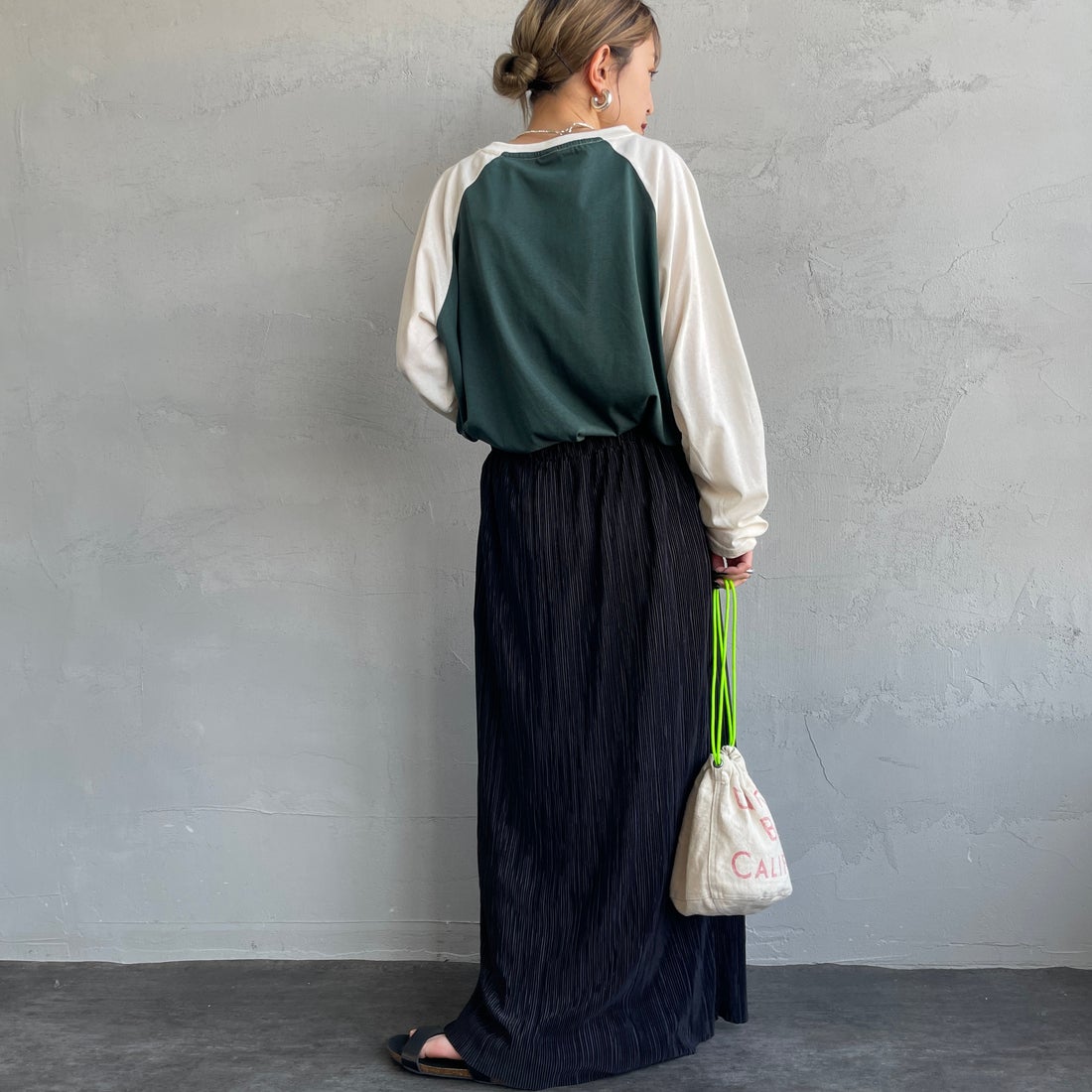 SCREEN STARS [スクリーンスターズ] 別注 配色ラグラン シアーロングスリーブTシャツ [2521-234INL-JF] GRN/OFF &&モデル身長：150cm 着用サイズ：F&&