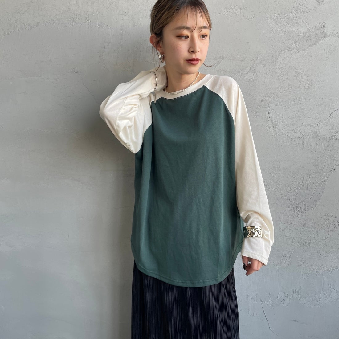 SCREEN STARS [スクリーンスターズ] 別注 配色ラグラン シアーロングスリーブTシャツ [2521-234INL-JF] GRN/OFF &&モデル身長：150cm 着用サイズ：F&&