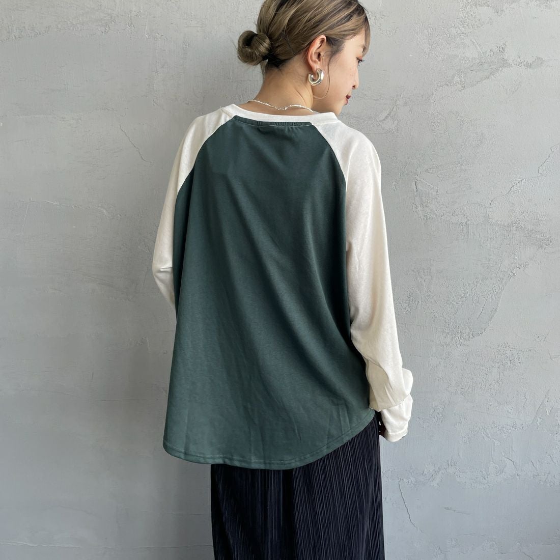 SCREEN STARS [スクリーンスターズ] 別注 配色ラグラン シアーロングスリーブTシャツ [2521-234INL-JF] GRN/OFF &&モデル身長：150cm 着用サイズ：F&&