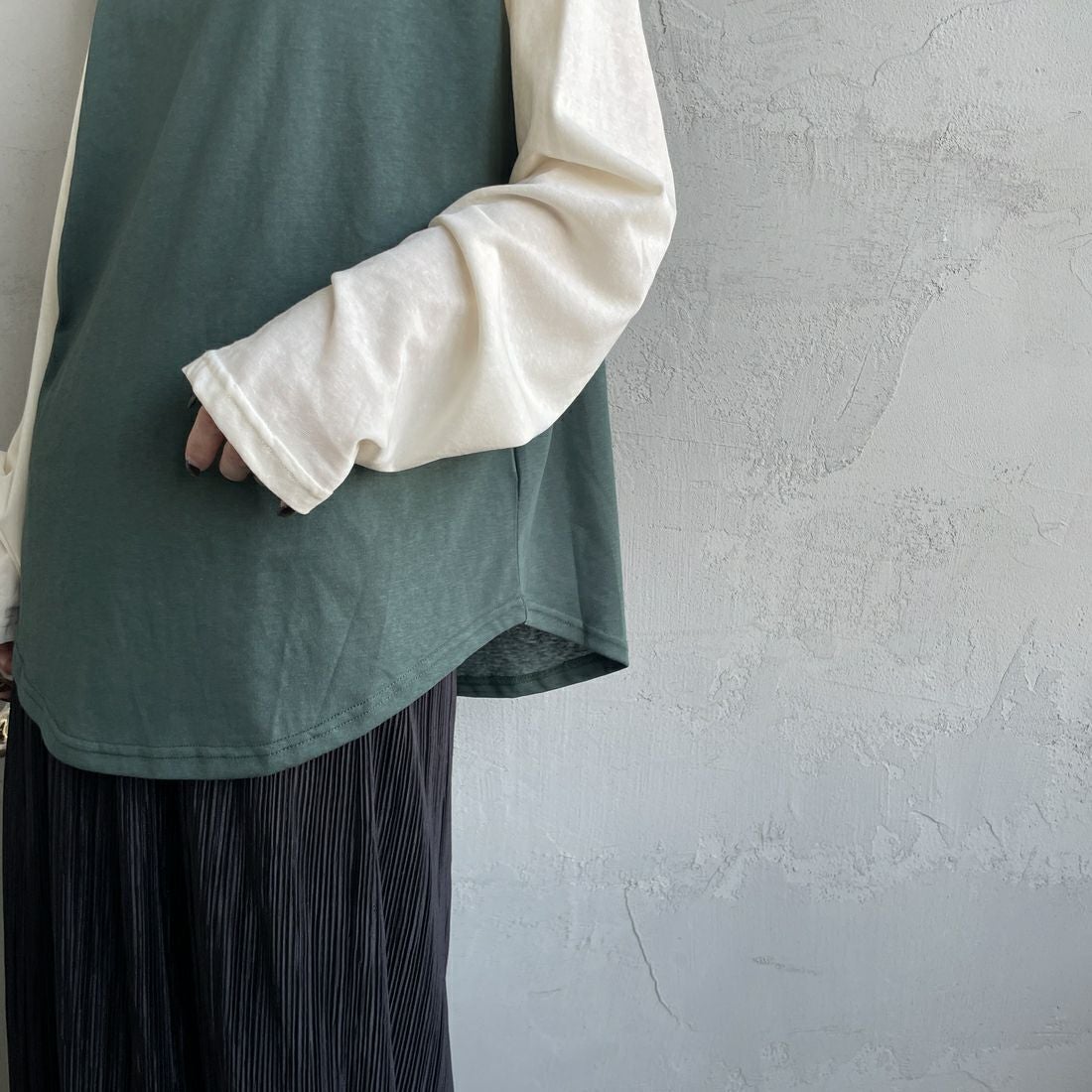 SCREEN STARS [スクリーンスターズ] 別注 配色ラグラン シアーロングスリーブTシャツ [2521-234INL-JF] GRN/OFF &&モデル身長：150cm 着用サイズ：F&&