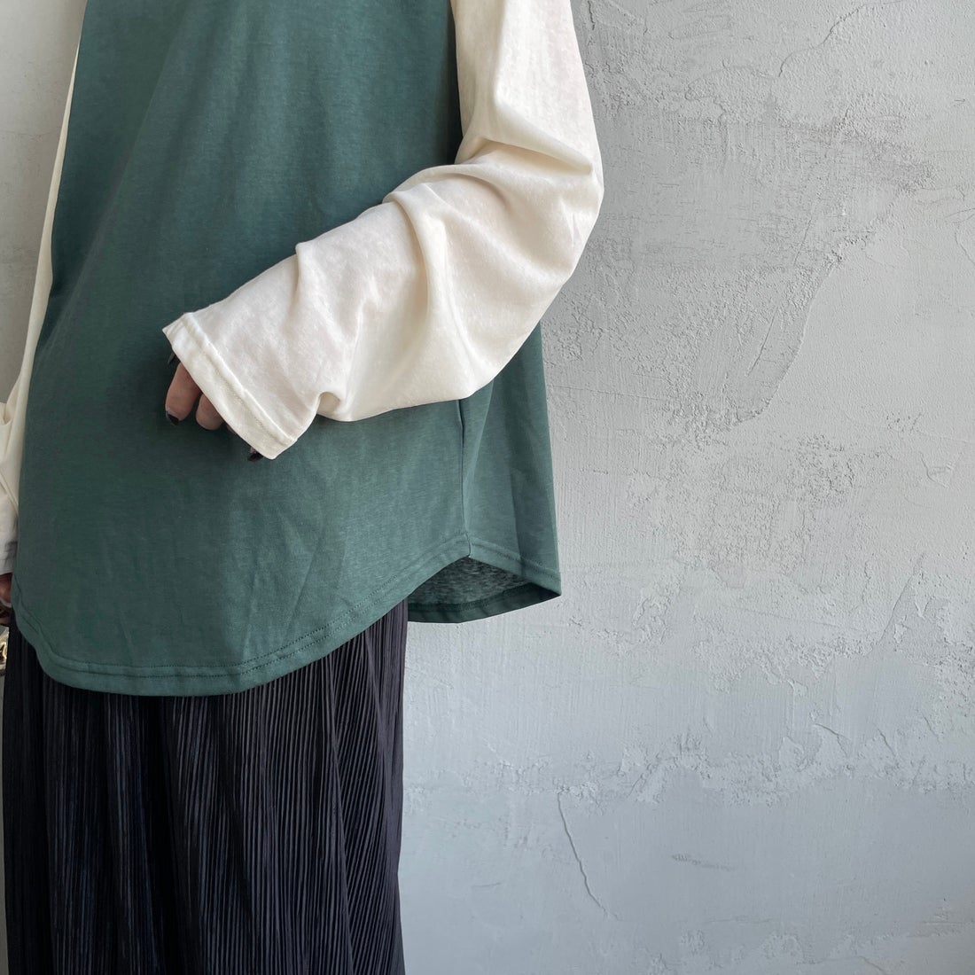 SCREEN STARS [スクリーンスターズ] 別注 配色ラグラン シアーロングスリーブTシャツ [2521-234INL-JF] GRN/OFF &&モデル身長：150cm 着用サイズ：F&&