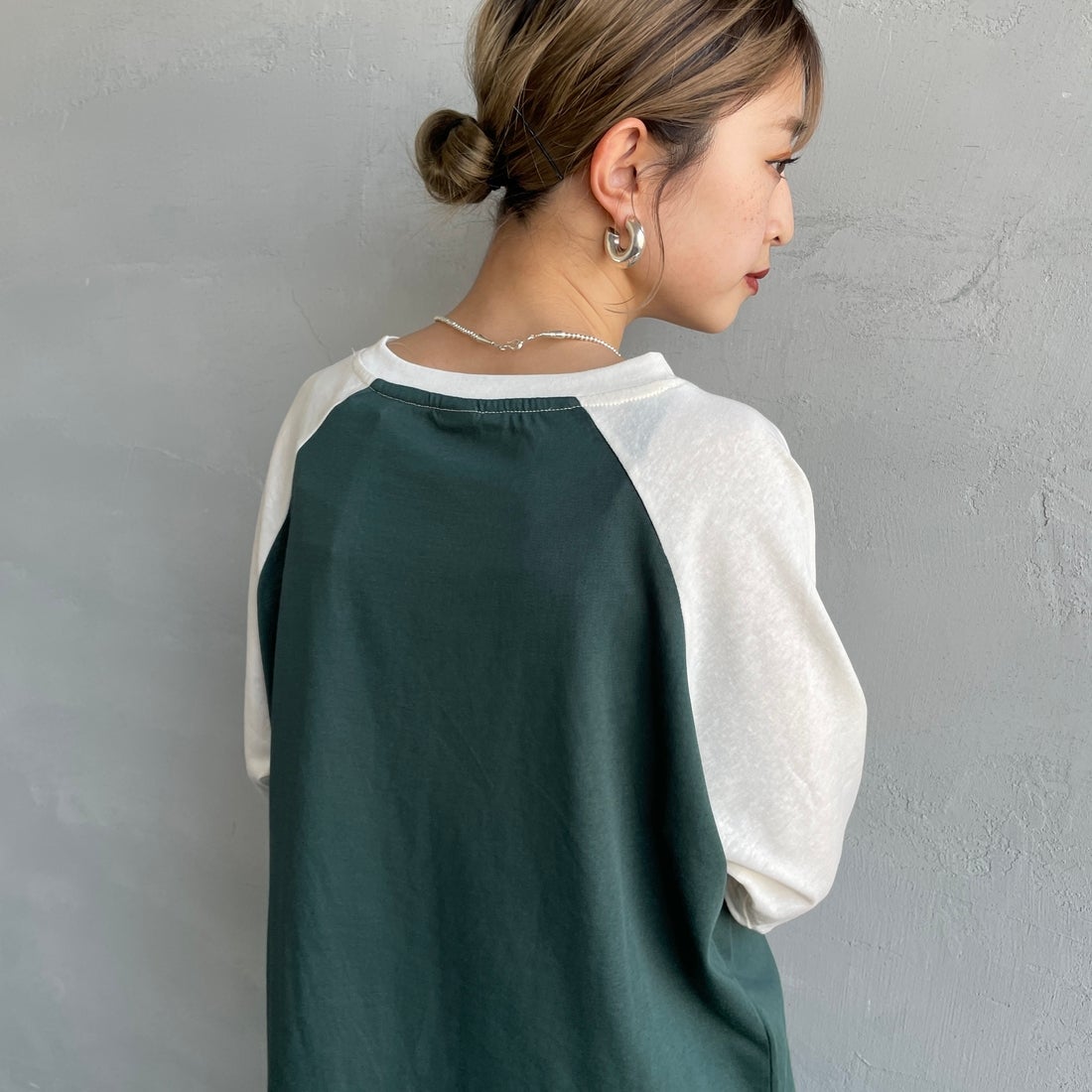 SCREEN STARS [スクリーンスターズ] 別注 配色ラグラン シアーロングスリーブTシャツ [2521-234INL-JF] GRN/OFF &&モデル身長：150cm 着用サイズ：F&&