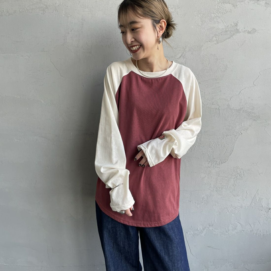 SCREEN STARS [スクリーンスターズ] 別注 配色ラグラン シアーロングスリーブTシャツ [2521-234INL-JF] BLD/OFF &&モデル身長：150cm 着用サイズ：F&&