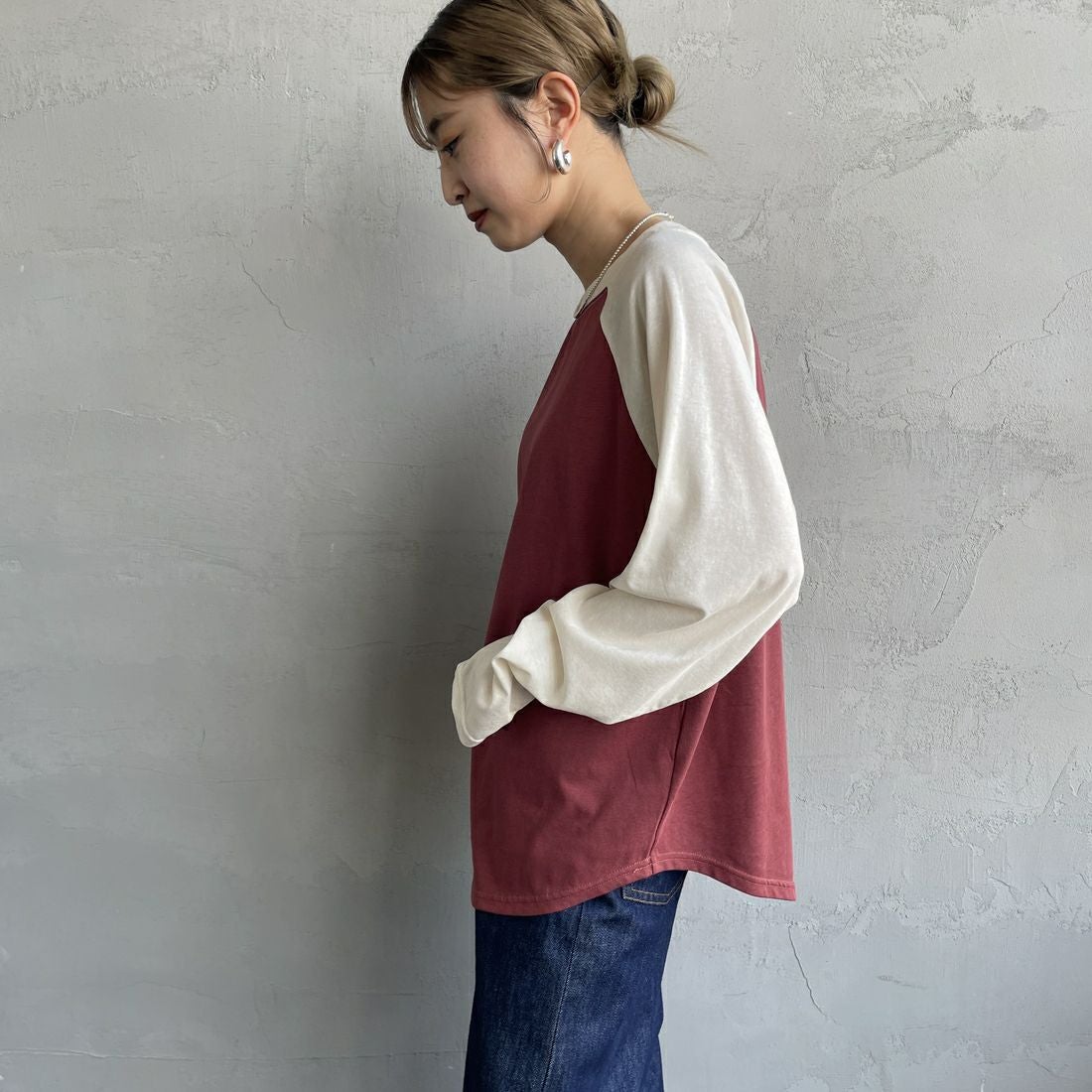 SCREEN STARS [スクリーンスターズ] 別注 配色ラグラン シアーロングスリーブTシャツ [2521-234INL-JF] BLD/OFF &&モデル身長：150cm 着用サイズ：F&&