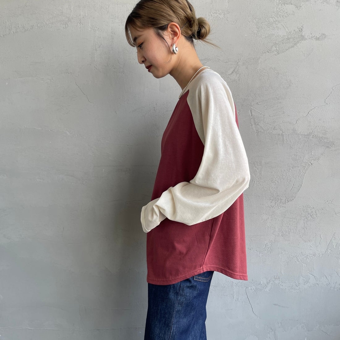 SCREEN STARS [スクリーンスターズ] 別注 配色ラグラン シアーロングスリーブTシャツ [2521-234INL-JF] BLD/OFF &&モデル身長：150cm 着用サイズ：F&&