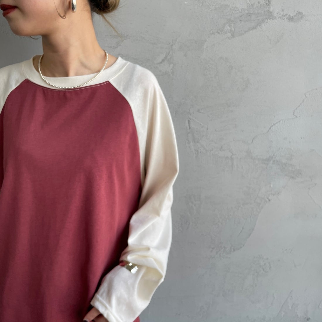 SCREEN STARS [スクリーンスターズ] 別注 配色ラグラン シアーロングスリーブTシャツ [2521-234INL-JF] BLD/OFF &&モデル身長：150cm 着用サイズ：F&&