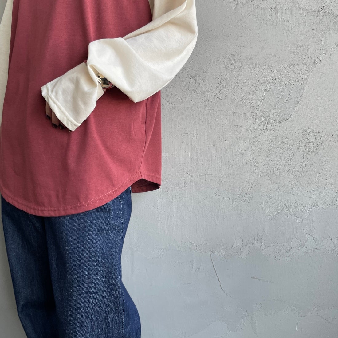 SCREEN STARS [スクリーンスターズ] 別注 配色ラグラン シアーロングスリーブTシャツ [2521-234INL-JF] BLD/OFF &&モデル身長：150cm 着用サイズ：F&&