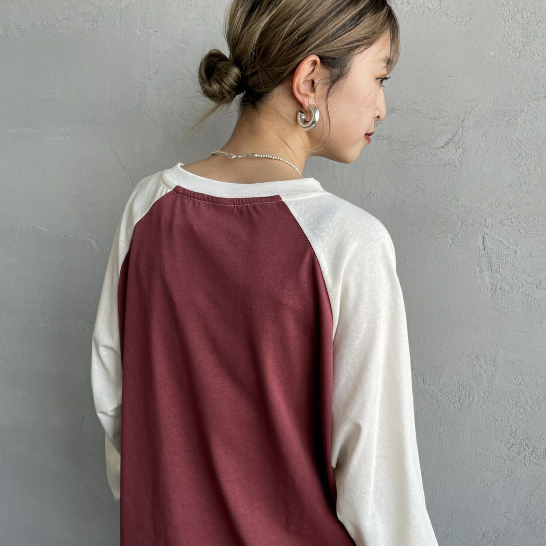 SCREEN STARS [スクリーンスターズ] 別注 配色ラグラン シアーロングスリーブTシャツ [2521-234INL-JF] BLD/OFF &&モデル身長：150cm 着用サイズ：F&&