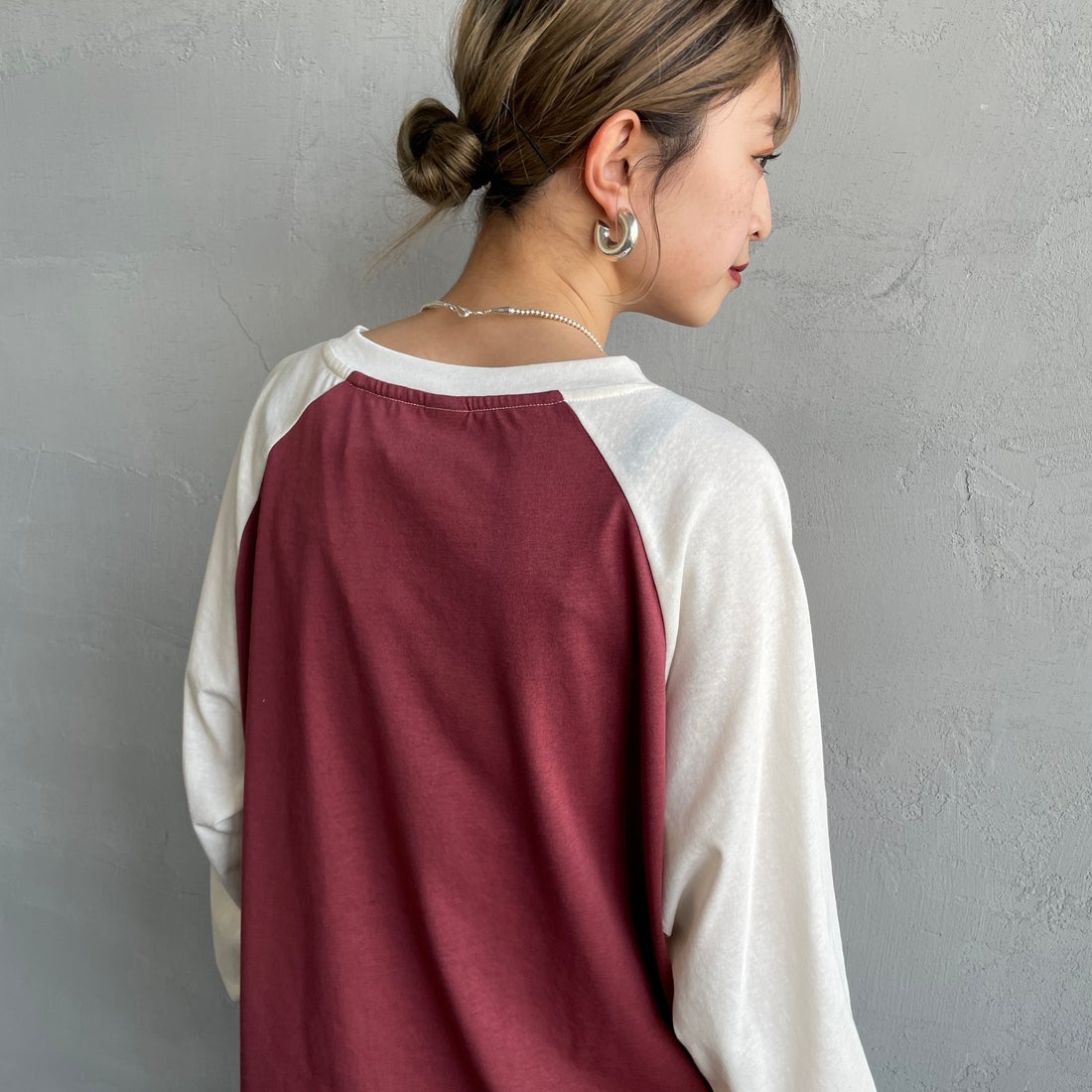 SCREEN STARS [スクリーンスターズ] 別注 配色ラグラン シアーロングスリーブTシャツ [2521-234INL-JF] BLD/OFF &&モデル身長：150cm 着用サイズ：F&&