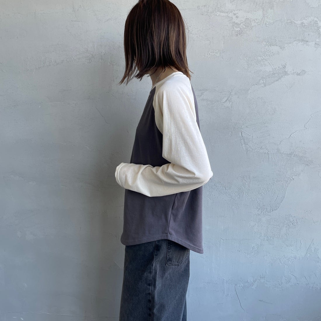 SCREEN STARS [スクリーンスターズ] 別注 配色ラグラン シアーロングスリーブTシャツ [2521-234INL-JF] CHA/OFF &&モデル身長：158cm 着用サイズ：F&&