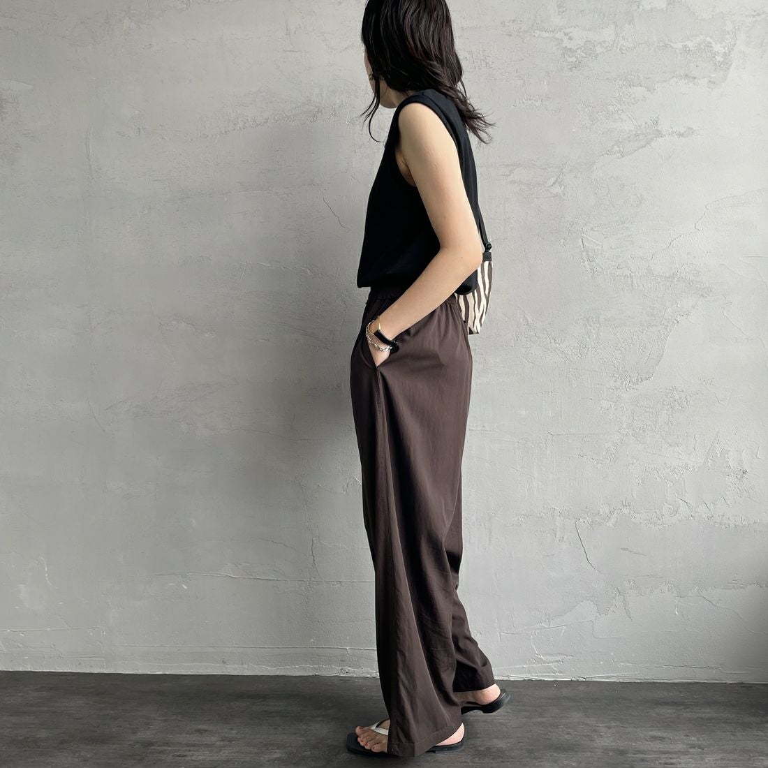 Hanes [ヘインズ] 1P KURO スリーブレスTシャツ [HM3-B202] 090 ﾌﾞﾗｯｸ &&モデル身長：160cm 着用サイズ：S&&