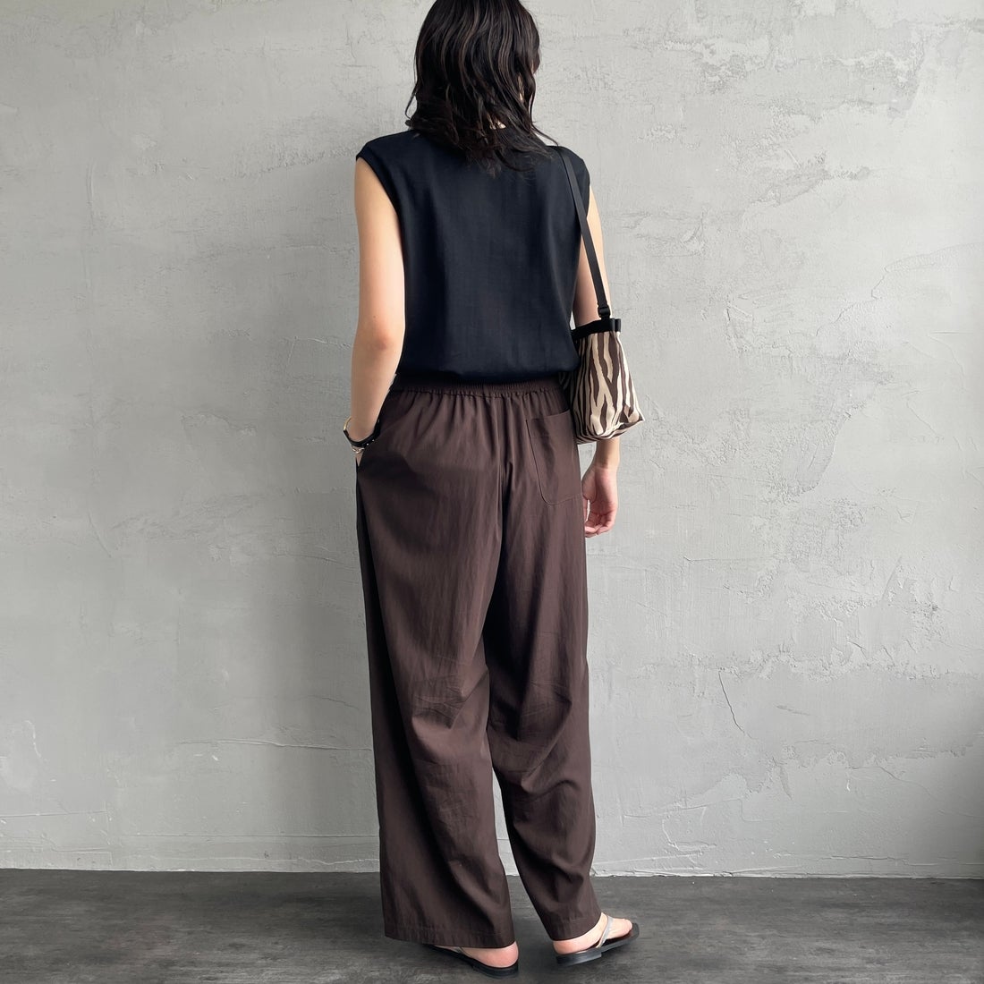 Hanes [ヘインズ] 1P KURO スリーブレスTシャツ [HM3-B202] 090 ﾌﾞﾗｯｸ &&モデル身長：160cm 着用サイズ：S&&