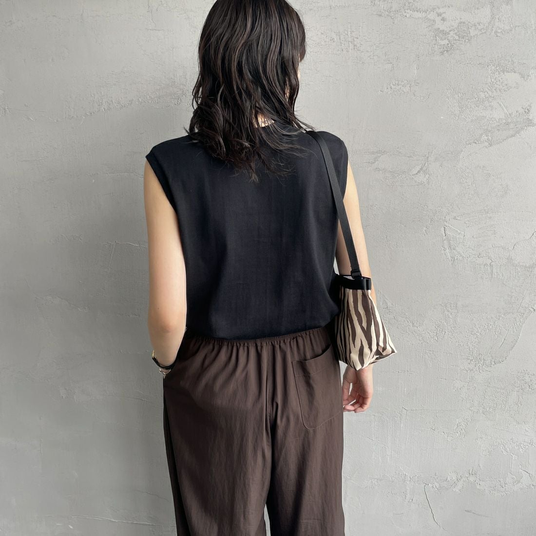 Hanes [ヘインズ] 1P KURO スリーブレスTシャツ [HM3-B202] 090 ﾌﾞﾗｯｸ &&モデル身長：160cm 着用サイズ：S&&