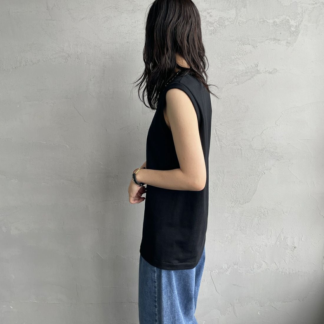 Hanes [ヘインズ] 1P KURO スリーブレスTシャツ [HM3-B202] 090 ﾌﾞﾗｯｸ &&モデル身長：160cm 着用サイズ：S&&