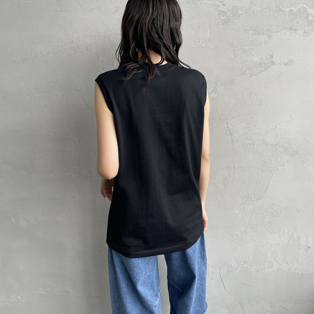 Hanes [ヘインズ] 1P KURO スリーブレスTシャツ [HM3-B202] 090 ﾌﾞﾗｯｸ &&モデル身長：160cm 着用サイズ：S&&
