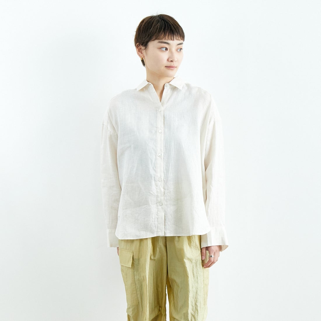 MICA&DEAL [マイカアンドディール] リネンシャツ [0125101057] L/BEIGE &&モデル身長：160cm 着用サイズ：F&&