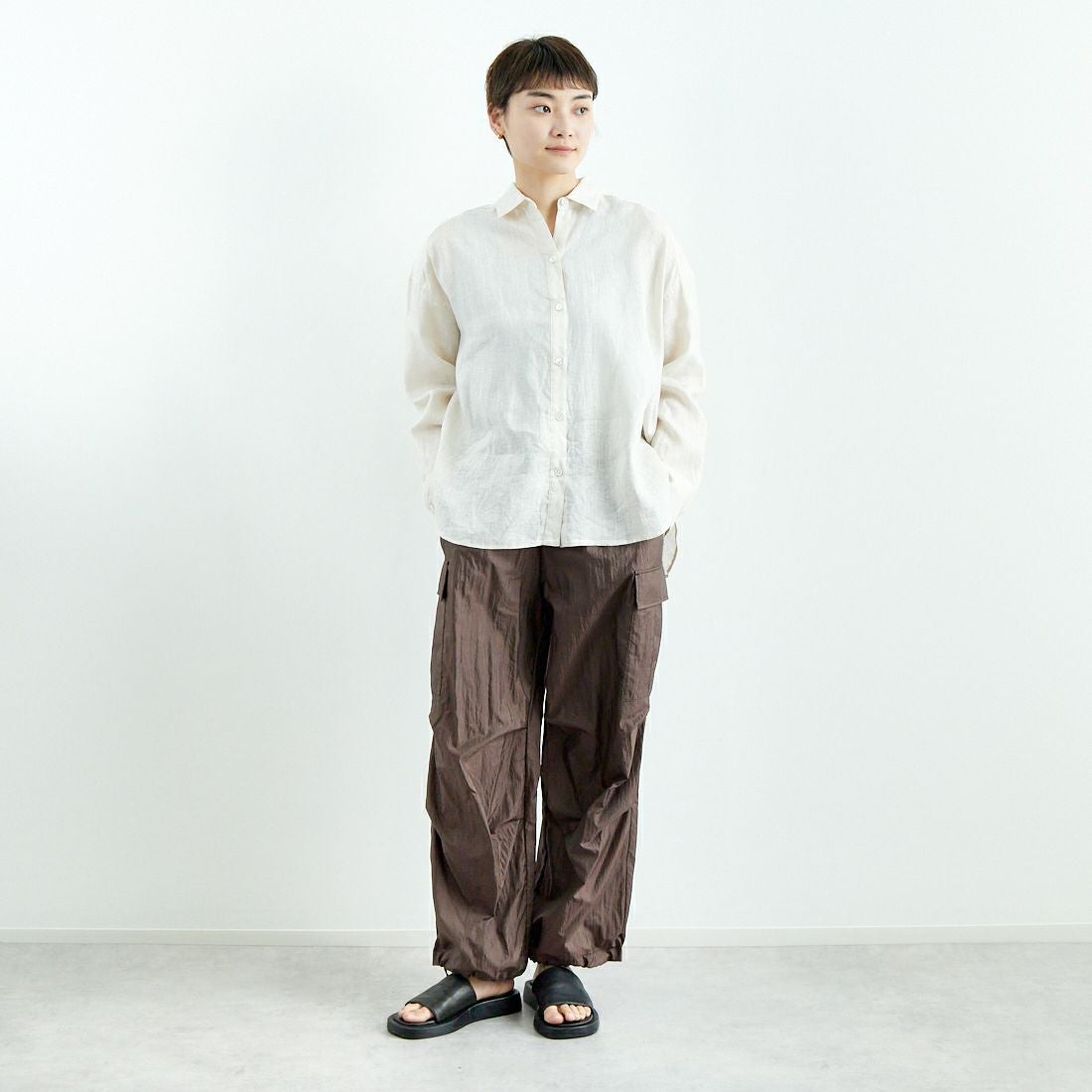 MICA&DEAL [マイカアンドディール] リネンシャツ [0125101057] L/BEIGE &&モデル身長：160cm 着用サイズ：F&&