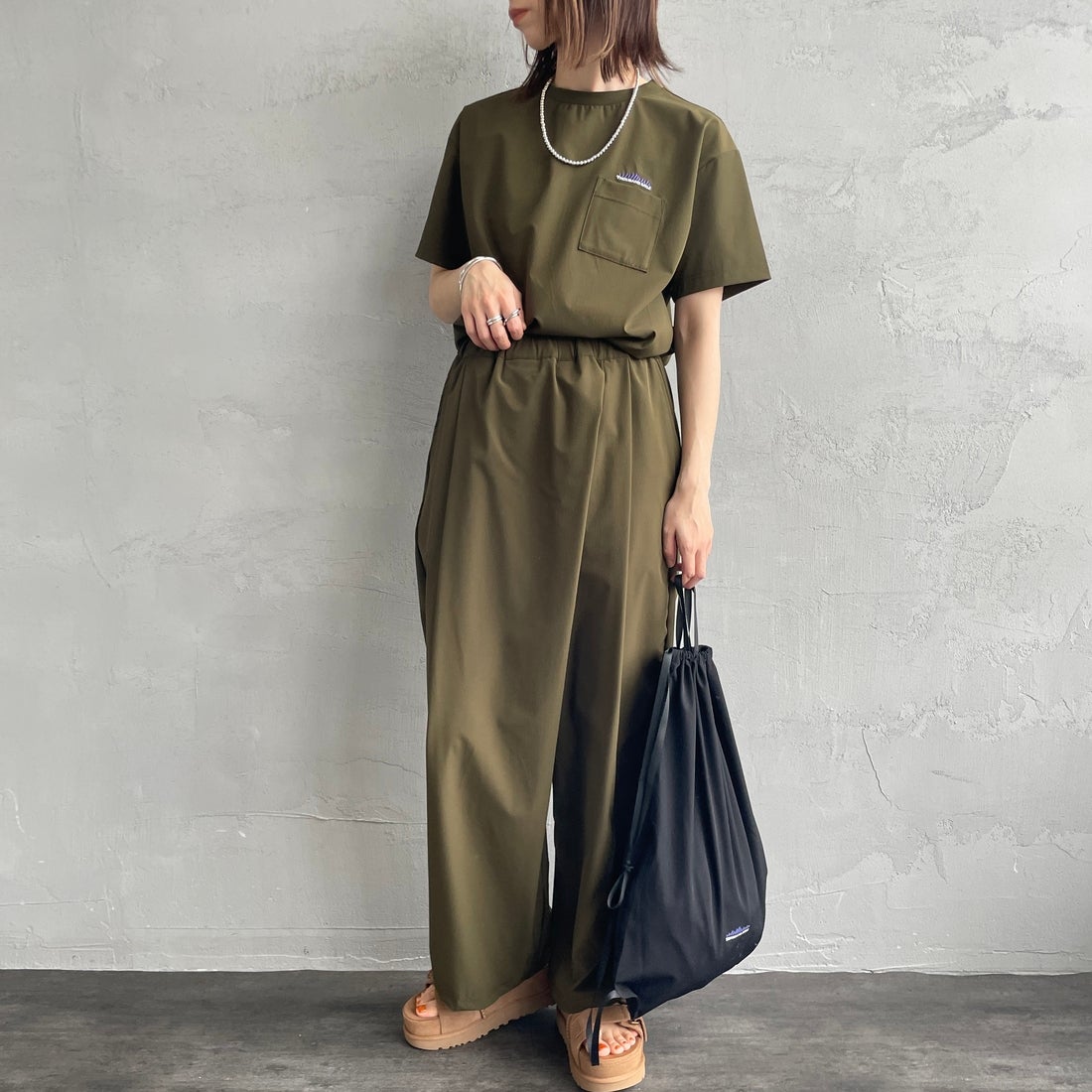 THOUSAND MILE [サウザンド マイル] 別注 サマーバケーション ラップパンツセットアップ [TM251NP50952-JF] OLIVE &&モデル身長：158cm 着用サイズ：F&&