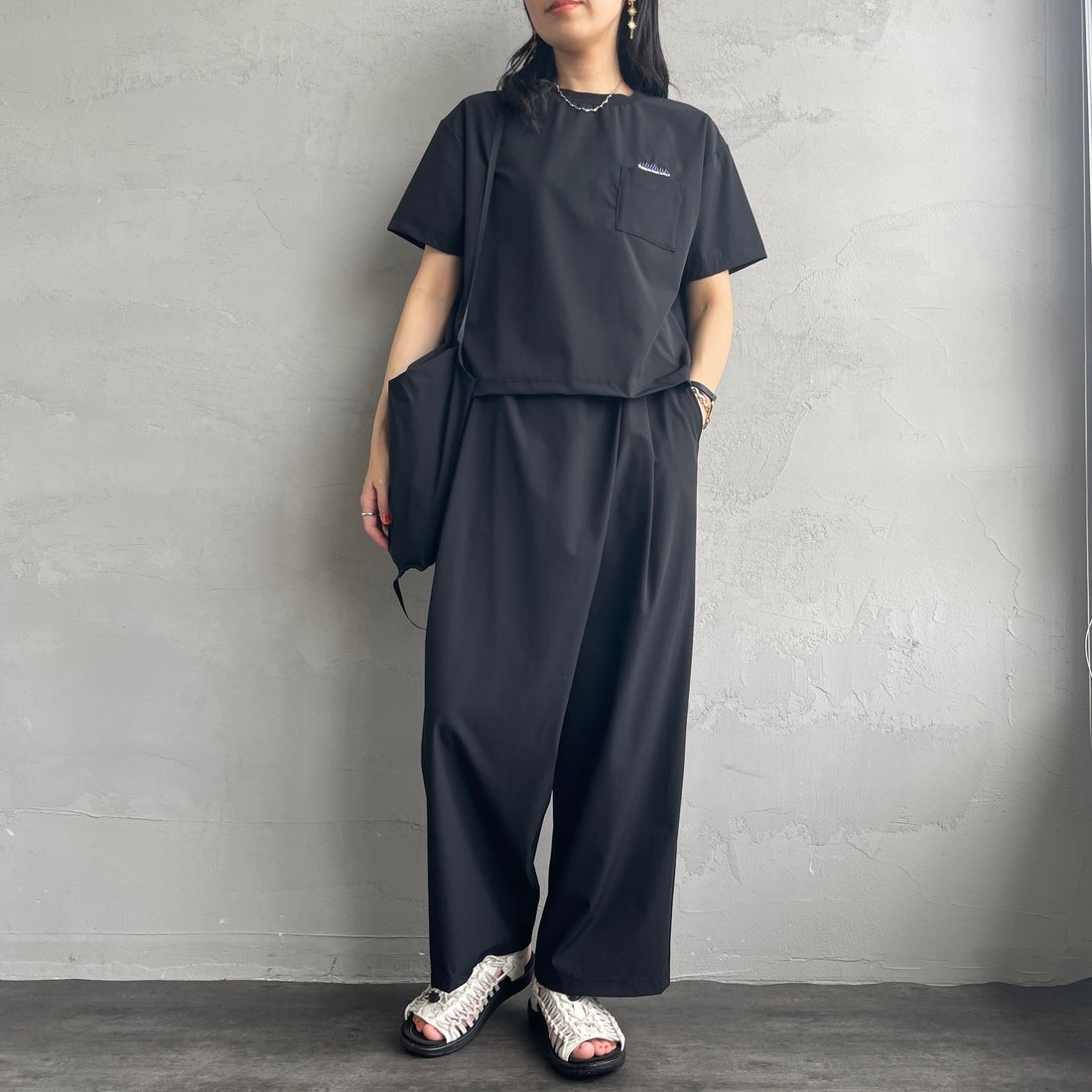 THOUSAND MILE [サウザンド マイル] 別注 サマーバケーション ラップパンツセットアップ [TM251NP50952-JF] BLACK &&モデル身長：160cm 着用サイズ：F&&