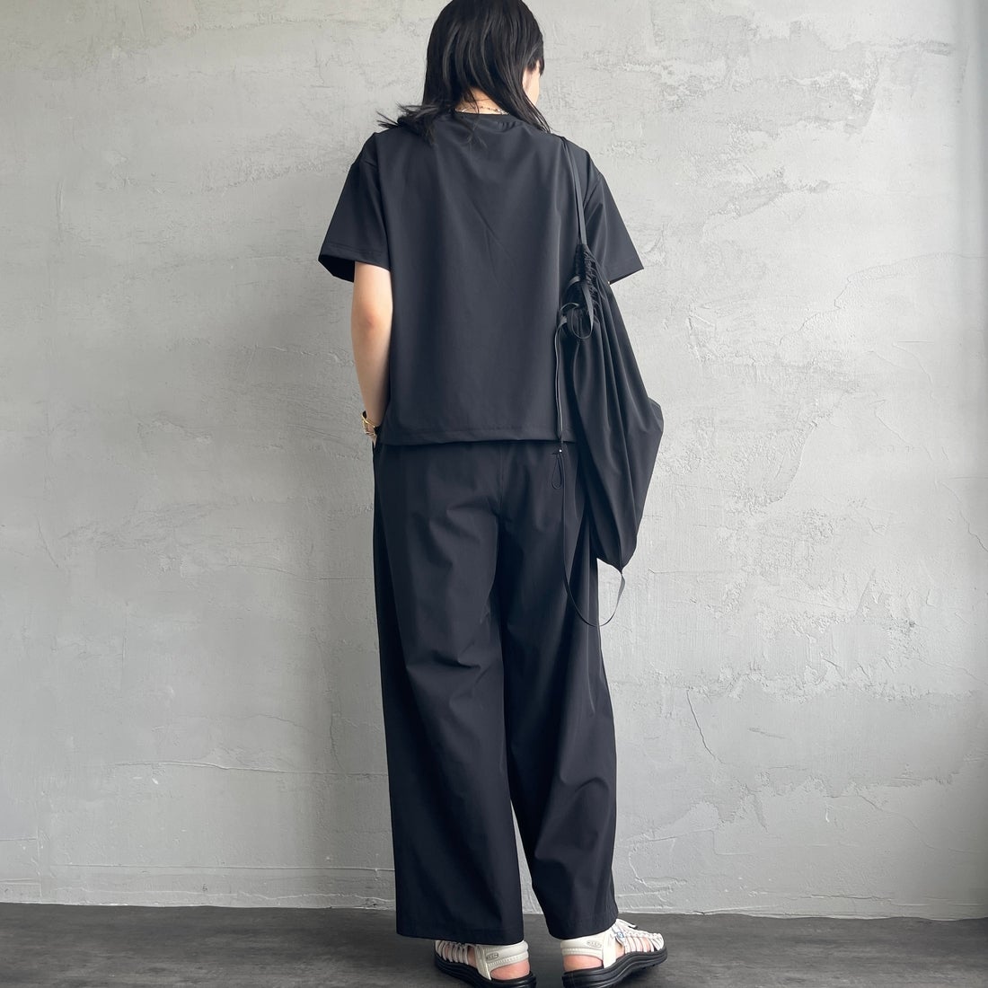 THOUSAND MILE [サウザンド マイル] 別注 サマーバケーション ラップパンツセットアップ [TM251NP50952-JF] BLACK &&モデル身長：160cm 着用サイズ：F&&