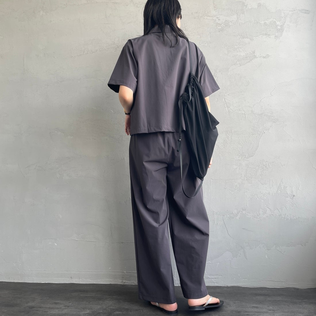 THOUSAND MILE [サウザンド マイル] 別注 サマーバケーション ワイドパンツセットアップ [TM251NP50942-JF] CHARCOAL &&モデル身長：160cm 着用サイズ：F&&