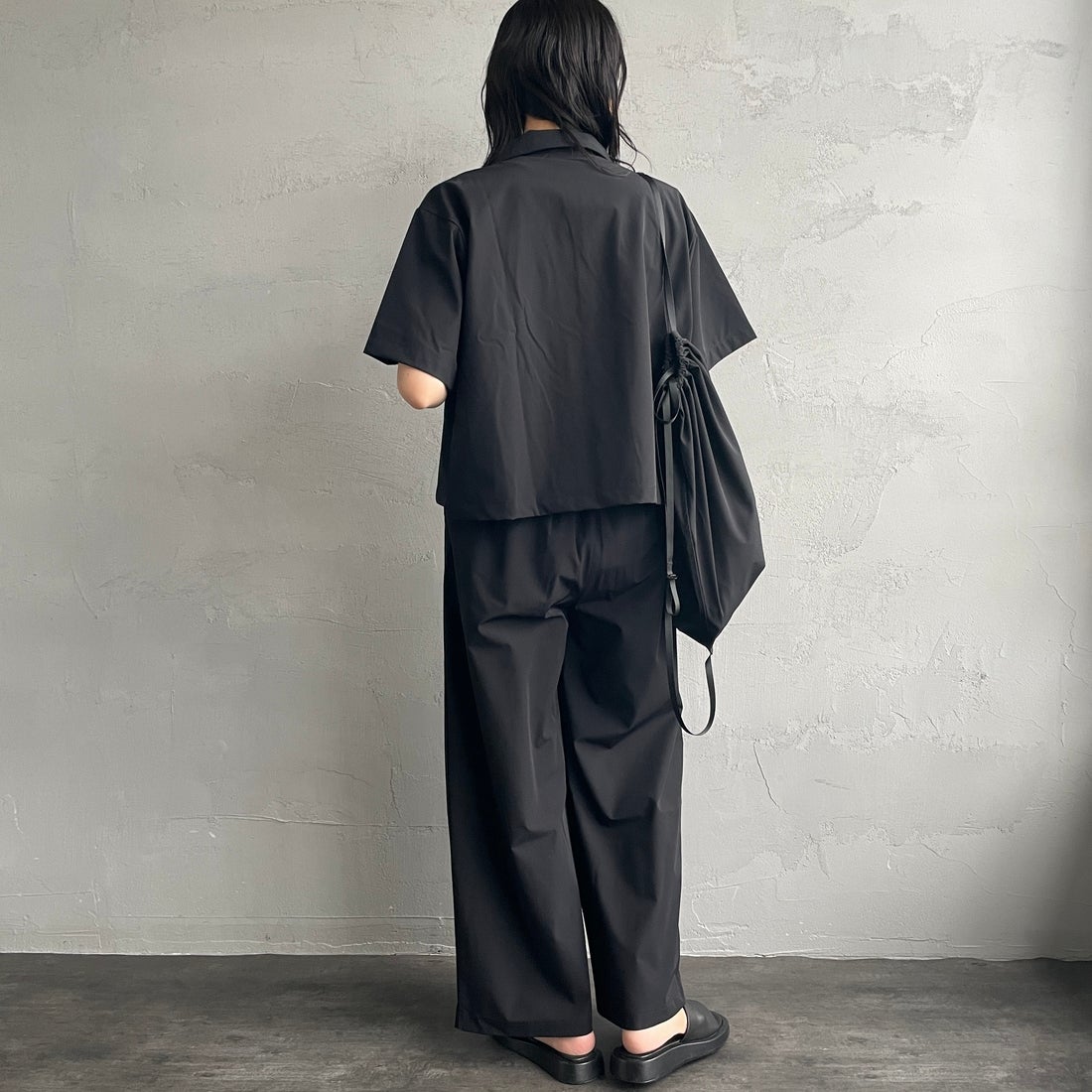 THOUSAND MILE [サウザンド マイル] 別注 サマーバケーション ワイドパンツセットアップ [TM251NP50942-JF] BLACK &&モデル身長：160cm 着用サイズ：F&&