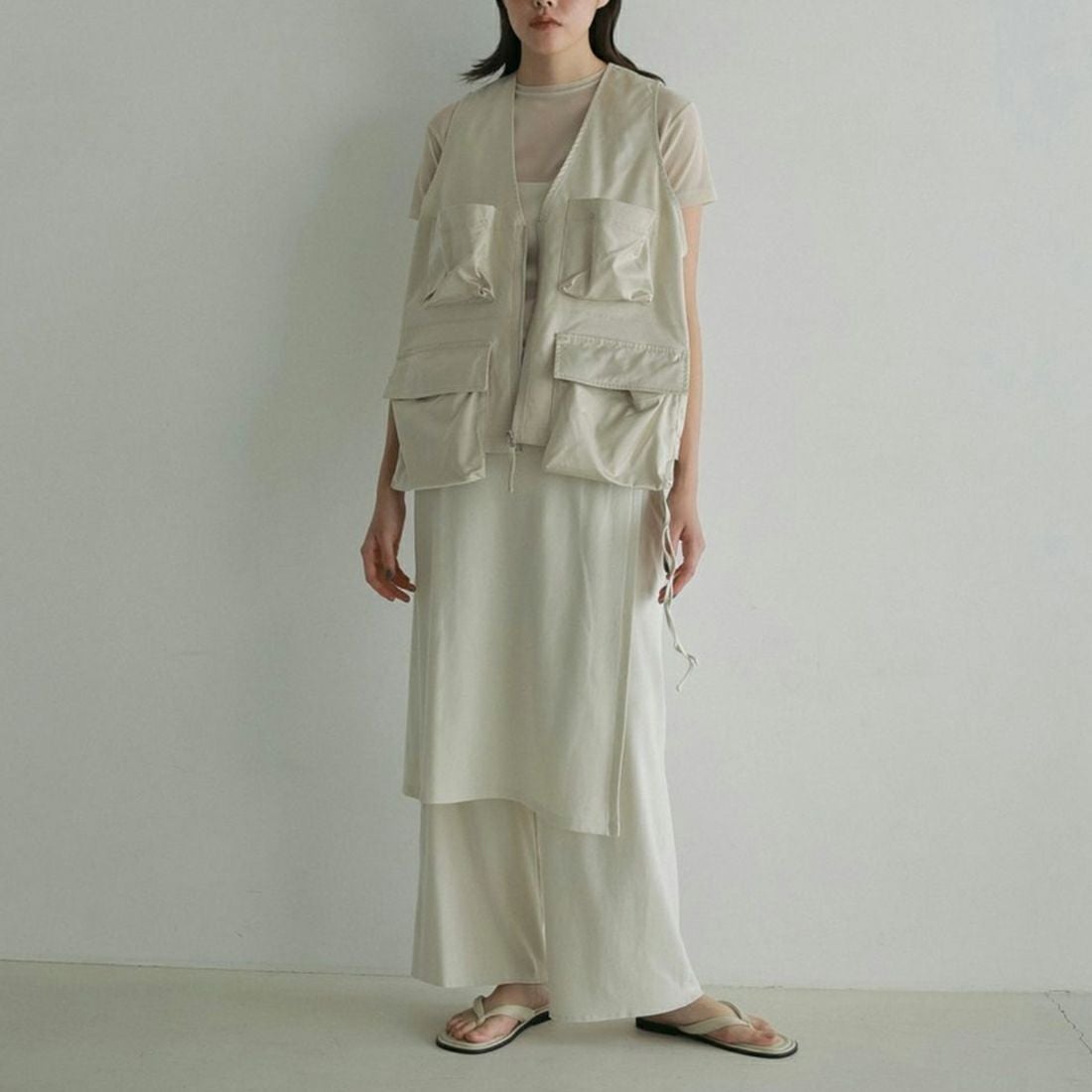 anuke [アンヌーク] サテンポケットベスト [62510106] CRM &&モデル身長：168cm 着用サイズ：F&&