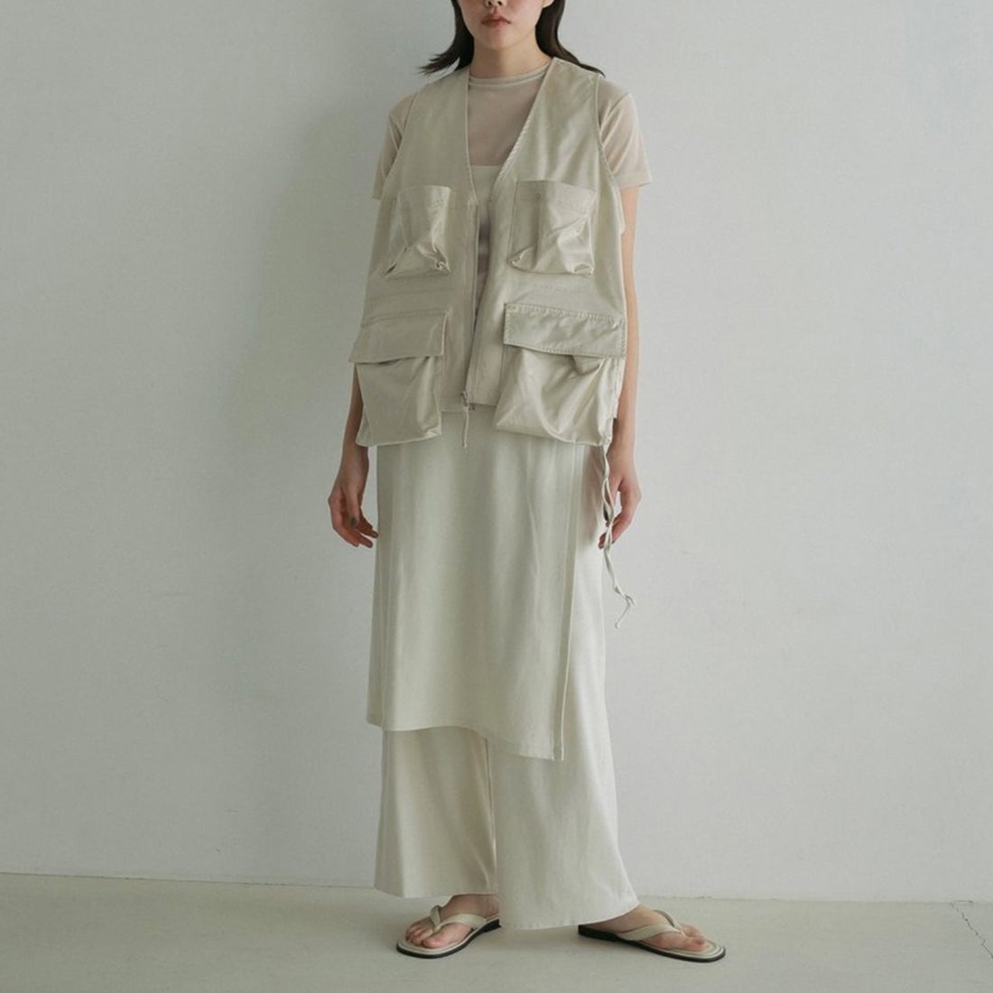 anuke [アンヌーク] サテンポケットベスト [62510106] CRM &&モデル身長：168cm 着用サイズ：F&&