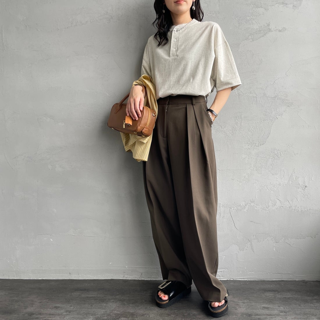 Health knit [ヘルスニット] 別注 ビッグシルエット ヘンリーネックTシャツ [HR25S-M121-JF] OATMEAL &&モデル身長：160cm 着用サイズ：S&&