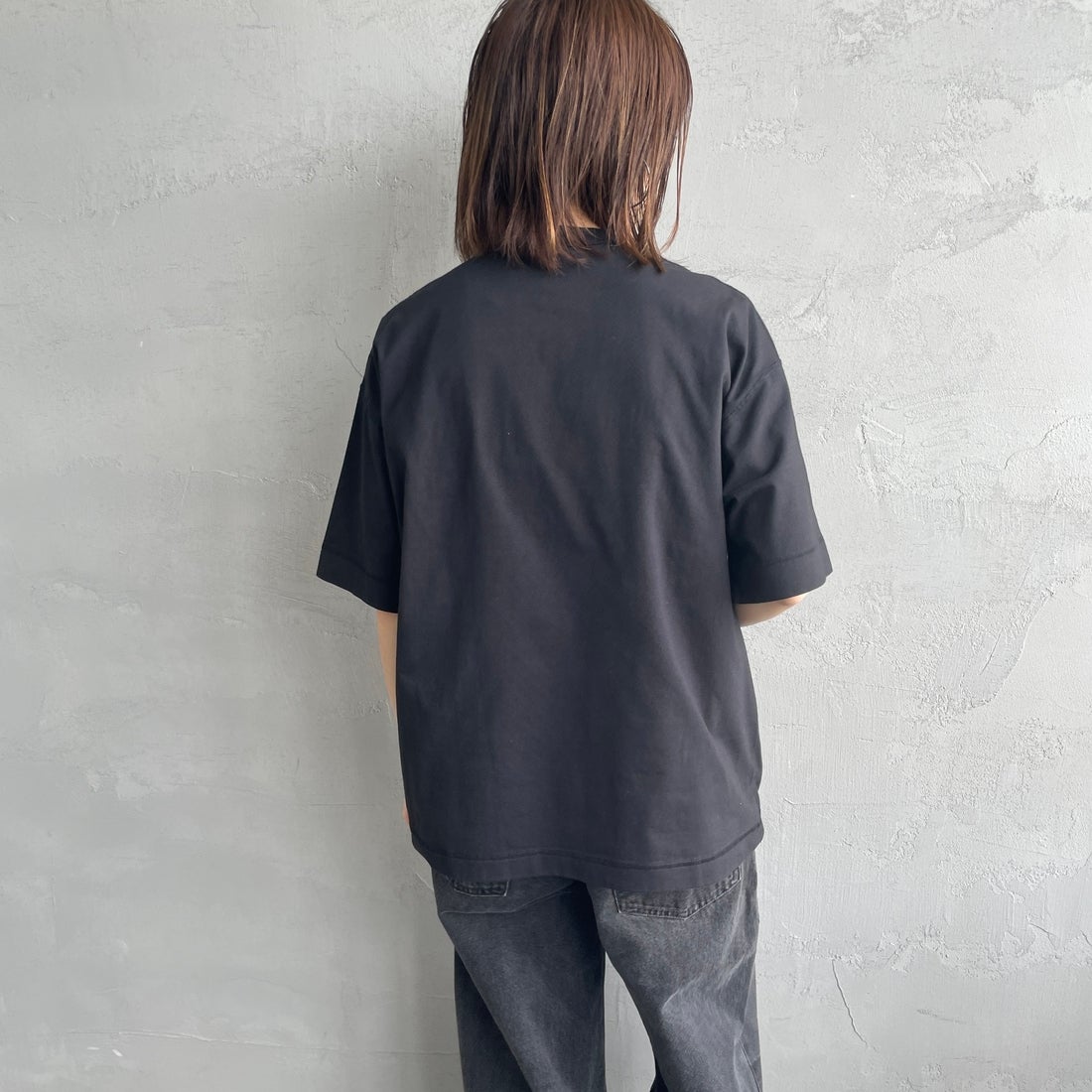 Health knit [ヘルスニット] 別注 ビッグシルエット ヘンリーネックTシャツ [HR25S-M121-JF] BLACK &&モデル身長：158cm 着用サイズ：S&&