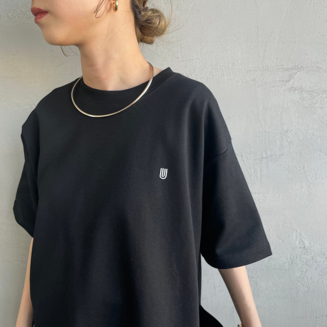 UNIVERSAL OVERALL [ユニバーサルオーバーオール] 別注 ポンチカバーオールTシャツ [U2511279IN-JF] BLACK &&モデル身長：150cm 着用サイズ：S&&