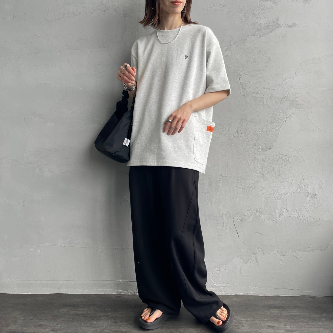 UNIVERSAL OVERALL [ユニバーサルオーバーオール] 別注 ポンチカバーオールTシャツ [U2511279IN-JF] GRAY &&モデル身長：158cm 着用サイズ：S&&