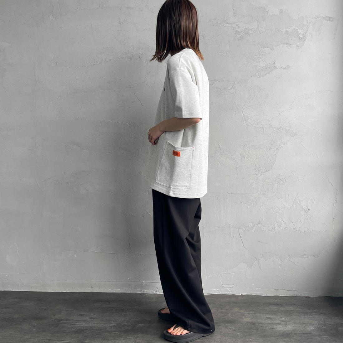 UNIVERSAL OVERALL [ユニバーサルオーバーオール] 別注 ポンチカバーオールTシャツ [U2511279IN-JF] GRAY &&モデル身長：158cm 着用サイズ：S&&