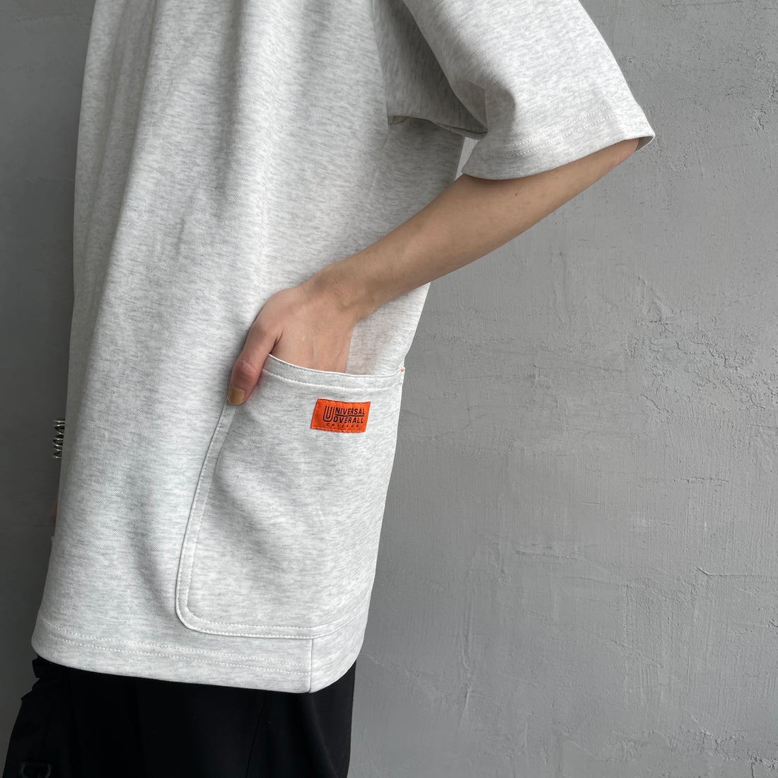 UNIVERSAL OVERALL [ユニバーサルオーバーオール] 別注 ポンチカバーオールTシャツ [U2511279IN-JF] GRAY &&モデル身長：158cm 着用サイズ：S&&