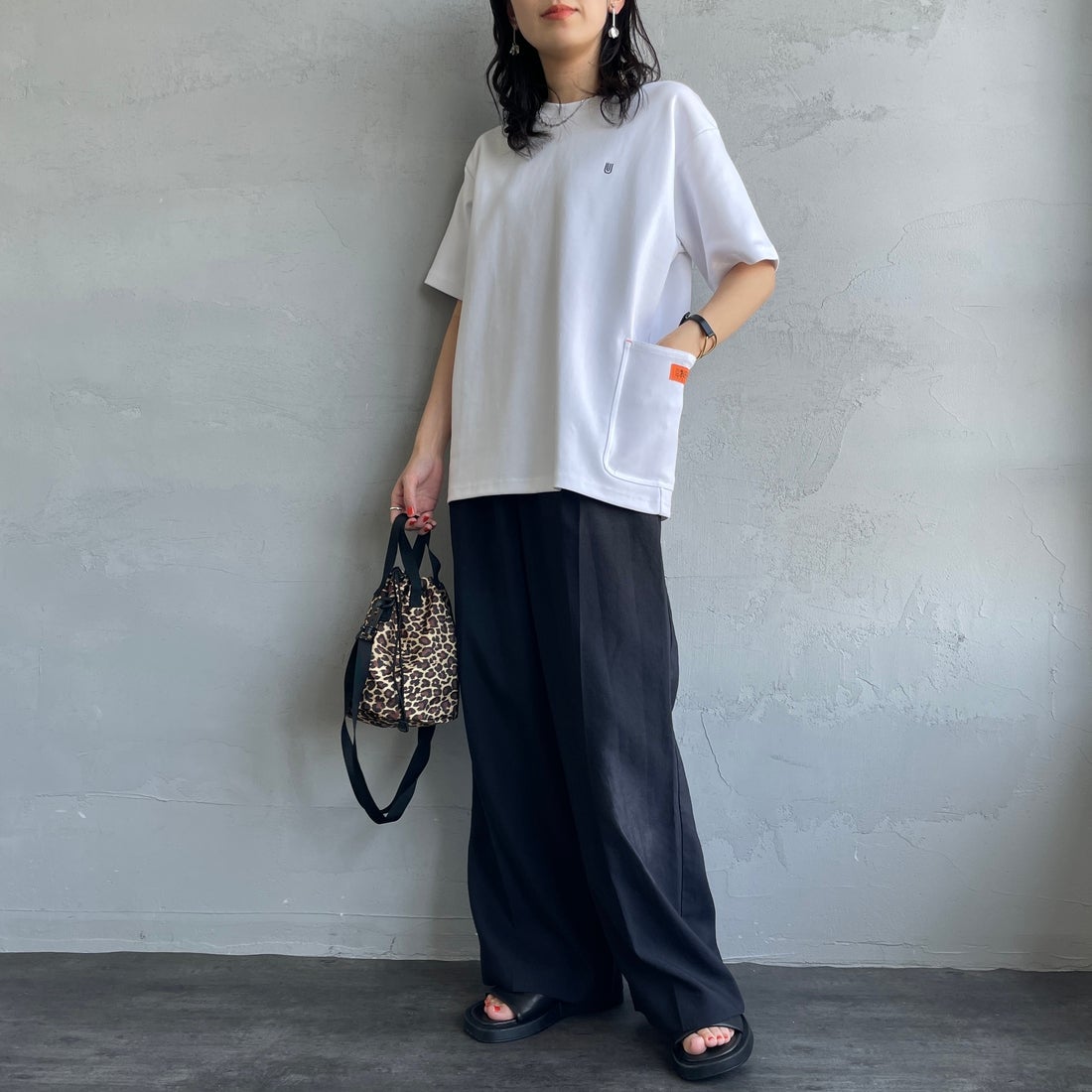 UNIVERSAL OVERALL [ユニバーサルオーバーオール] 別注 ポンチカバーオールTシャツ [U2511279IN-JF] WHITE &&モデル身長：160cm 着用サイズ：S&&