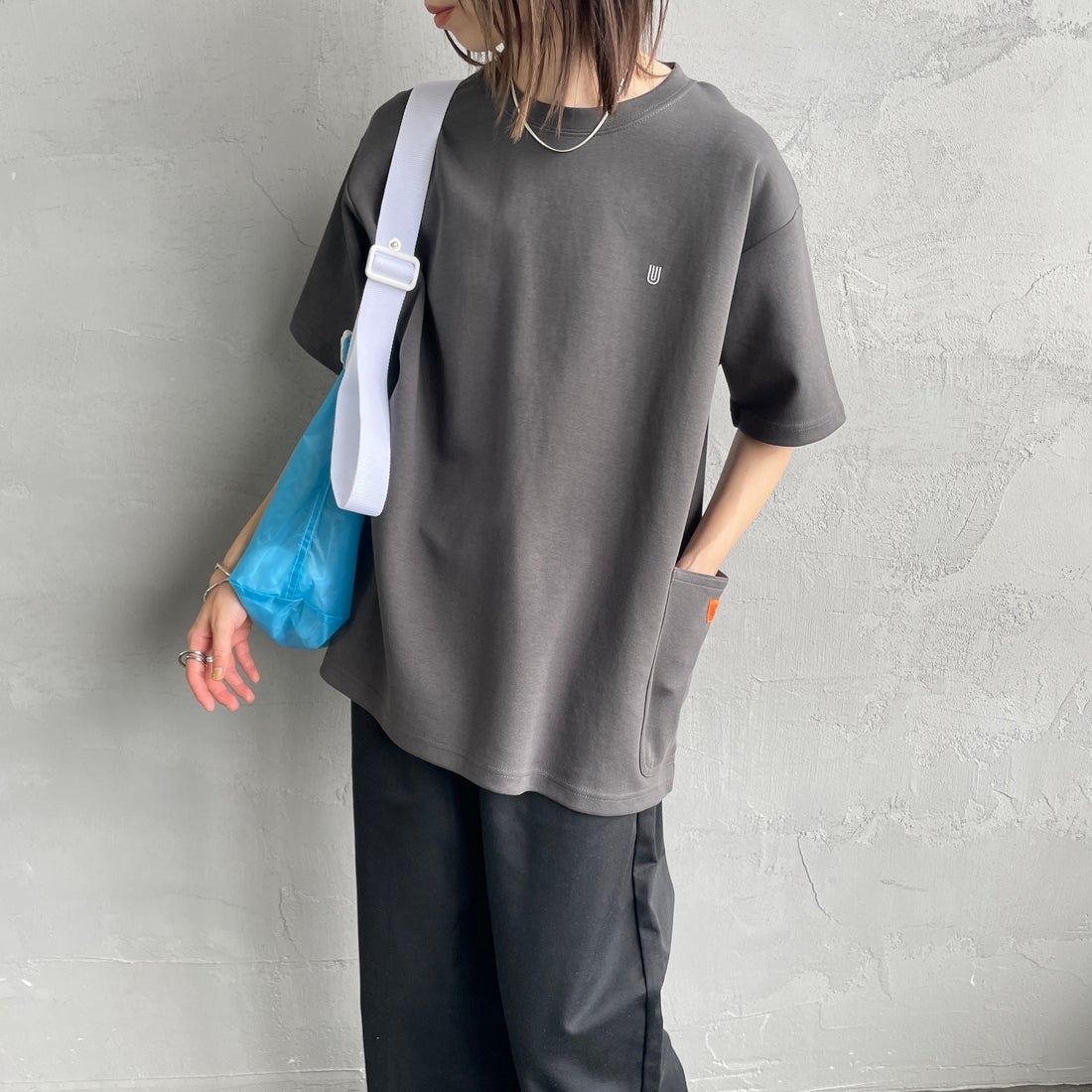 UNIVERSAL OVERALL [ユニバーサルオーバーオール] 別注 ポンチカバーオールTシャツ [U2511279IN-JF] CHARCOAL &&モデル身長：158cm 着用サイズ：S&&