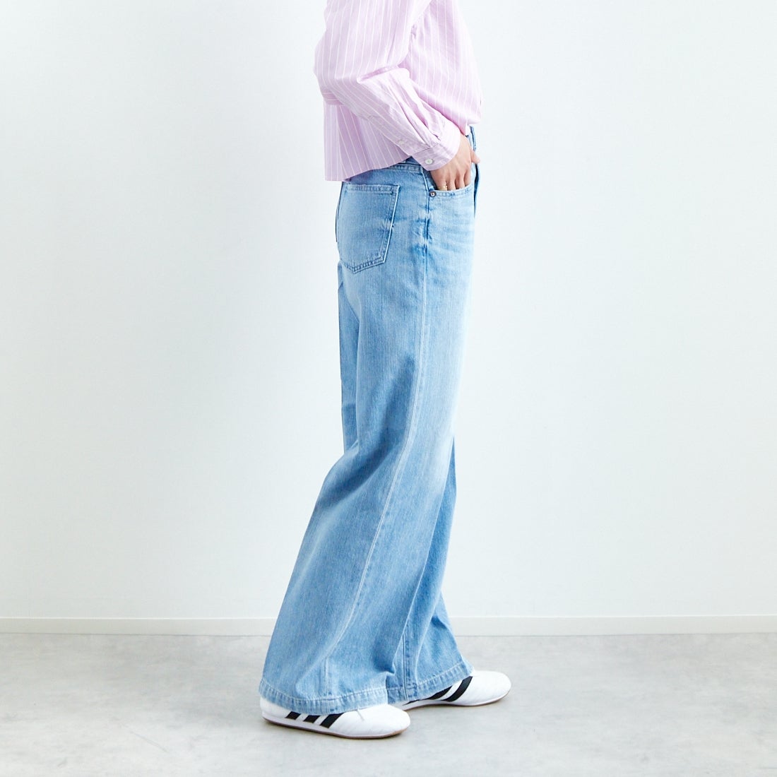 RED CARD TOKYO [レッドカード トーキョー] スローガン ルーズストレートデニム [98W10701K-AIR LIGHALT]  &&モデル身長：160cm 着用サイズ：24&&