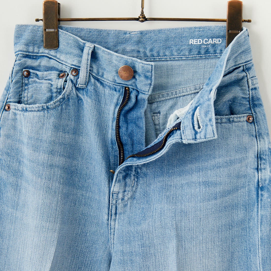 RED CARD TOKYO [レッドカード トーキョー] スローガン ルーズストレートデニム [98W10701K-AIR LIGHALT]