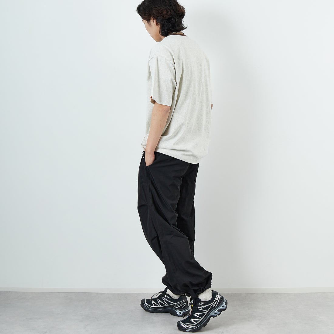 UNIVERSAL OVERALL [ユニバーサルオーバーオール] 別注 ドローコード付き ワイドシルエットTシャツ [U2513282IN-JF] OAT/BRN &&モデル身長：179cm 着用サイズ：L&&