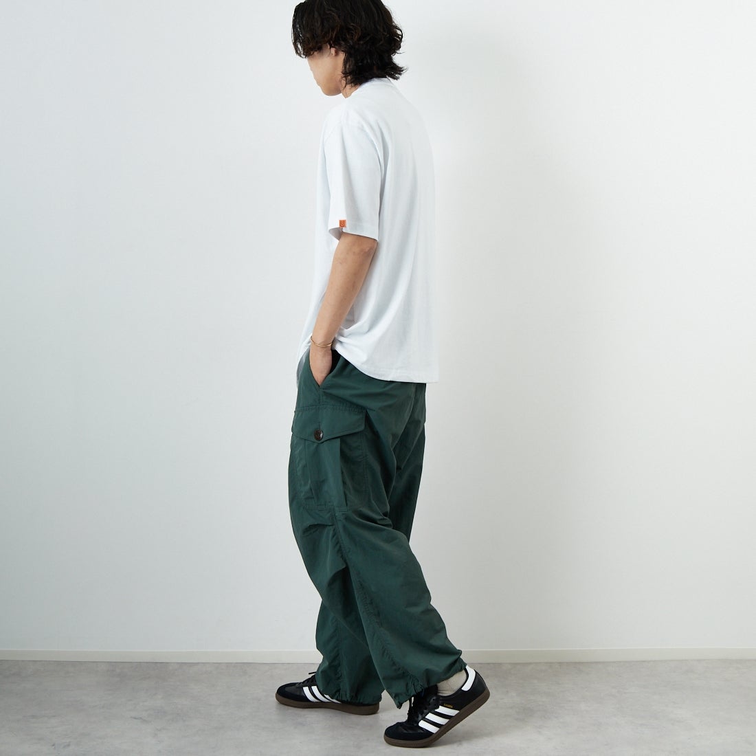 UNIVERSAL OVERALL [ユニバーサルオーバーオール] 別注 ドローコード付き ワイドシルエットTシャツ [U2513282IN-JF] WHITE &&モデル身長：179cm 着用サイズ：L&&