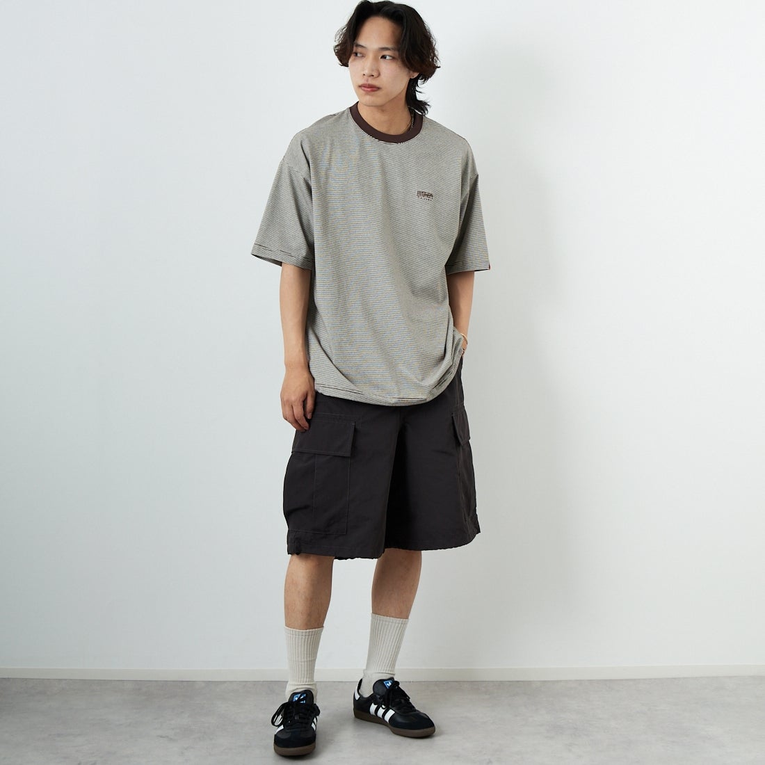 UNIVERSAL OVERALL [ユニバーサルオーバーオール] 別注 ドローコード付き ワイドシルエットTシャツ [U2513282IN-JF] BROWN BD &&モデル身長：179cm 着用サイズ：L&&