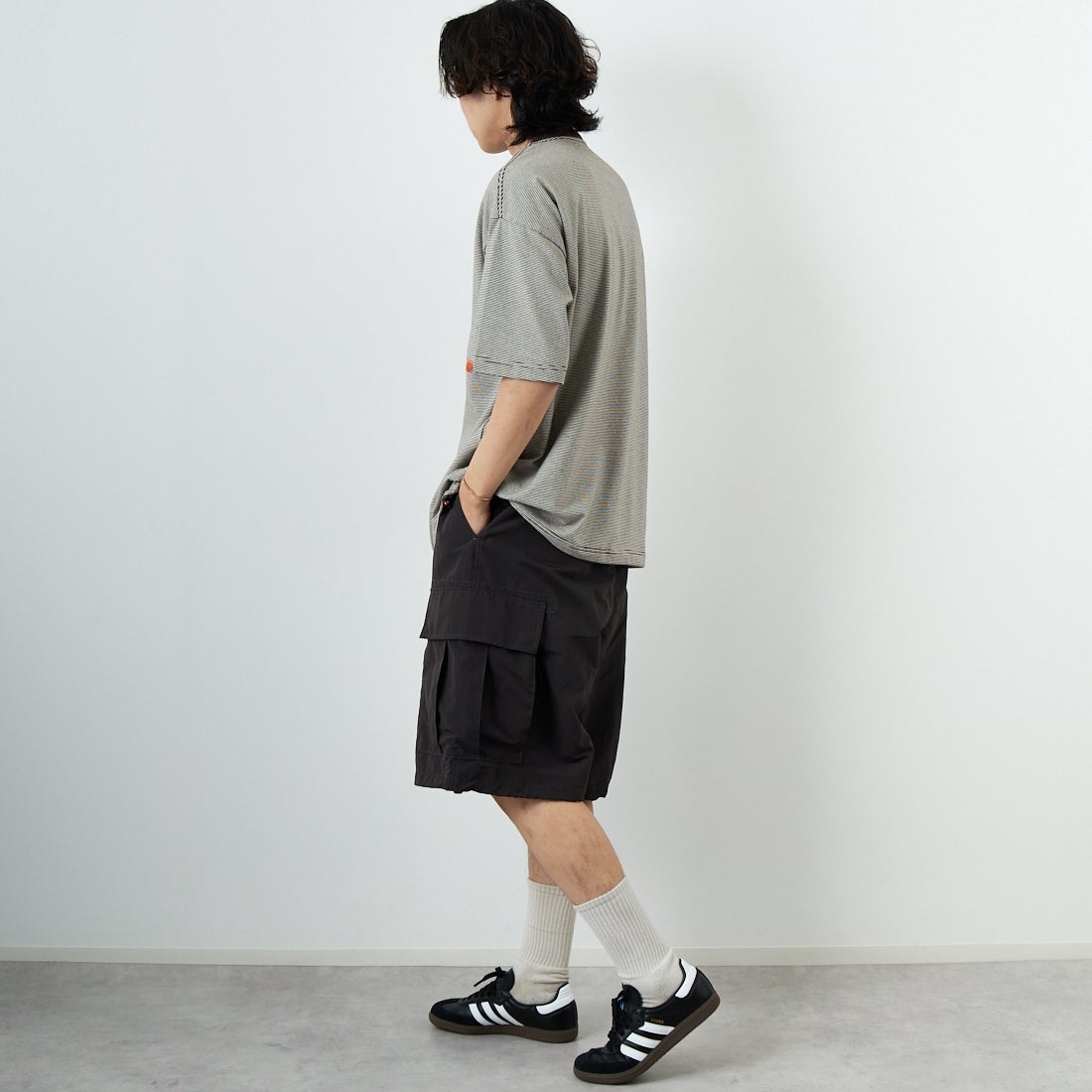 UNIVERSAL OVERALL [ユニバーサルオーバーオール] 別注 ドローコード付き ワイドシルエットTシャツ [U2513282IN-JF] BROWN BD &&モデル身長：179cm 着用サイズ：L&&