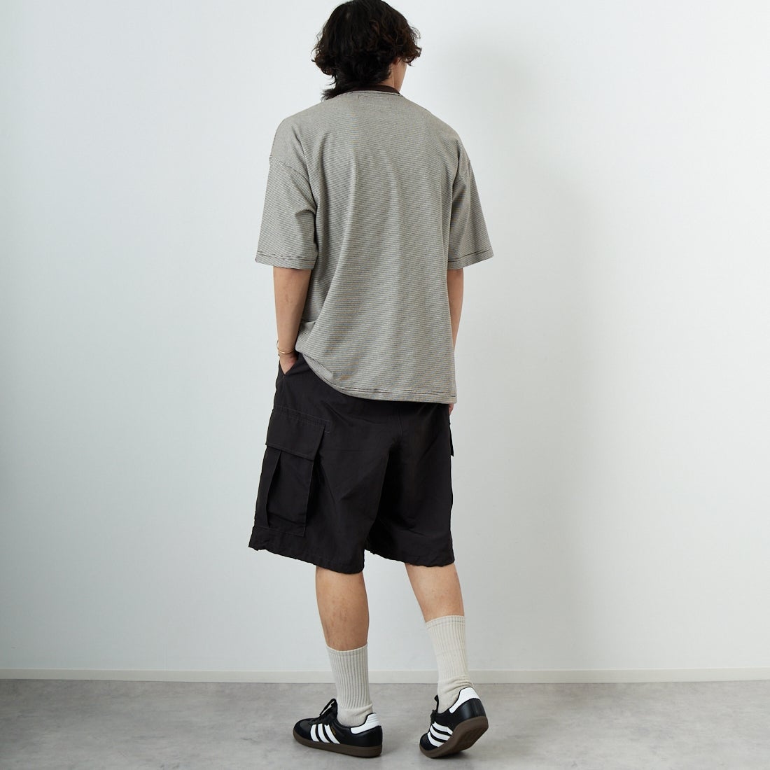 UNIVERSAL OVERALL [ユニバーサルオーバーオール] 別注 ドローコード付き ワイドシルエットTシャツ [U2513282IN-JF] BROWN BD &&モデル身長：179cm 着用サイズ：L&&