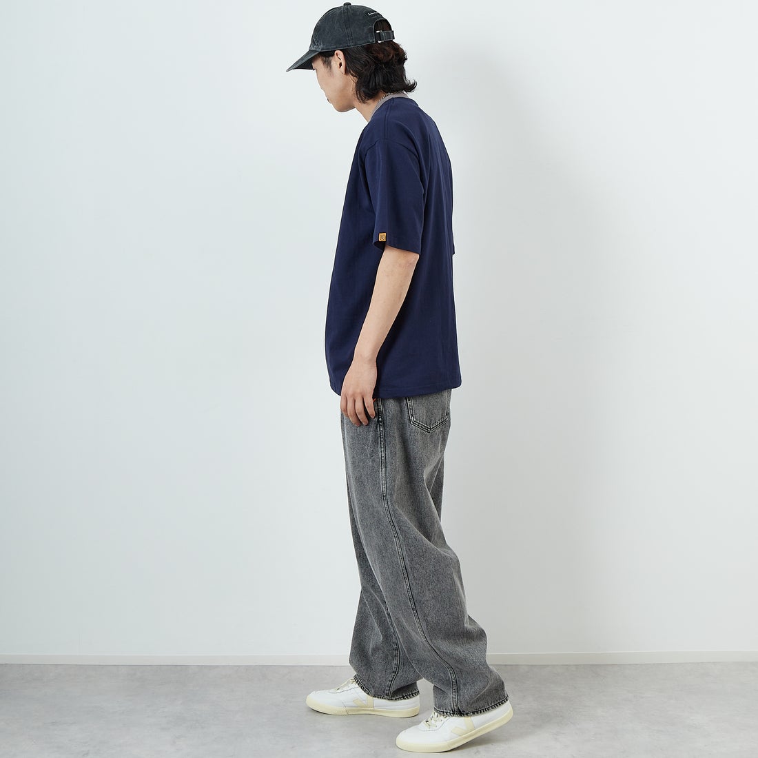UNIVERSAL OVERALL [ユニバーサルオーバーオール] 別注 ドローコード付き ワイドシルエットTシャツ [U2513282IN-JF] NVY/BEG &&モデル身長：179cm 着用サイズ：L&&