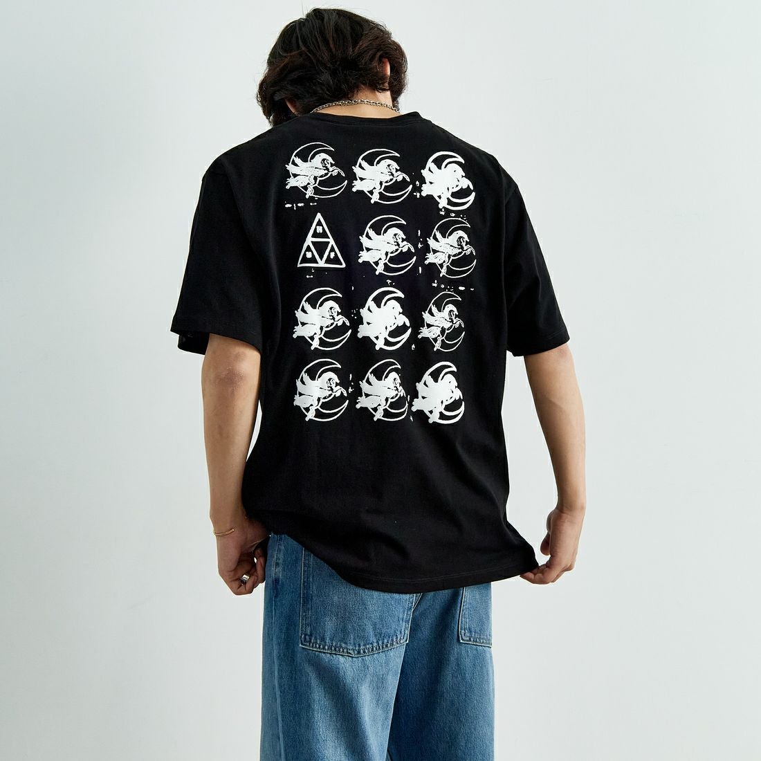 HUF [ハフ] ペガサス ショートスリーブTシャツ [TS02399] BLACK &&モデル身長：179cm 着用サイズ：L&&