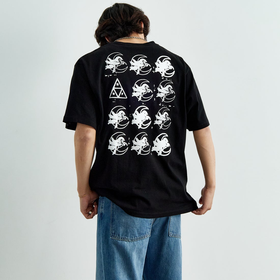 HUF [ハフ] ペガサス ショートスリーブTシャツ [TS02399] BLACK &&モデル身長：179cm 着用サイズ：L&&